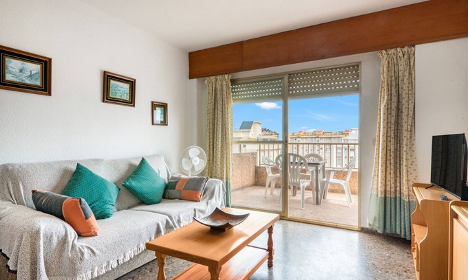 Grau i Platja Apartment | Apartment 'Alquilar Mas Comprar - Jardin 3' with Shared Pool, Wi-Fi and Air Conditioning