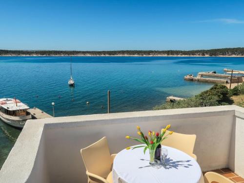 Barbat na Rabu Apartment | Apartment Ana-3 by Interhome