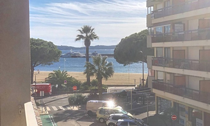 Sainte-Maxime City Centre Apartment | Apartment with air-conditioning