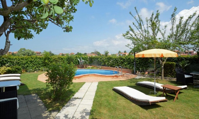 Valbandon Apartment | Apartment Zwei Rosen - PUL553 by Interhome