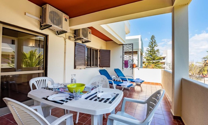Ameijeira Apartment | Apt. Amanecer, with access to Dona Ana beach