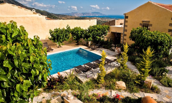 Argyroupoli Hotel | Arcus Suites