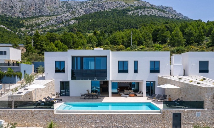 Omis Villa | Beachfront Villa Cordelia with Pool