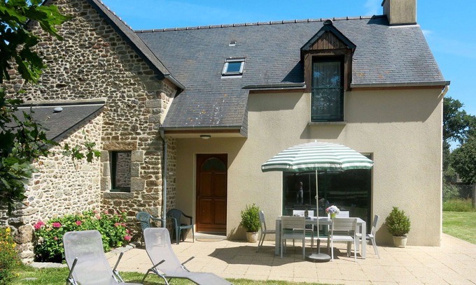 Le Tronchet House | Beautiful private villa for 6 guests with WIFI, TV and terrace