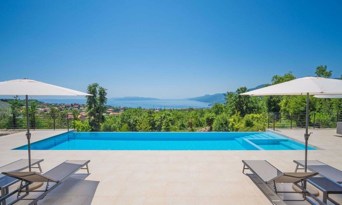 Kastav Villa | Beautiful private villa for 8 guests with WIFI, hot tub, private pool, A/C, TV and terrace