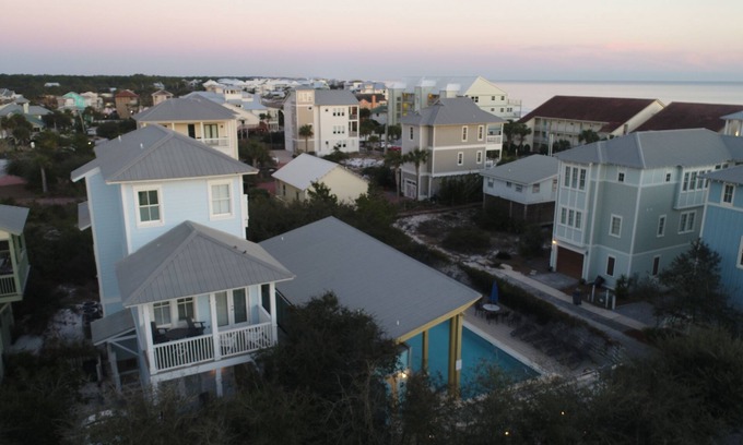 Seagrove Beach House | "BLUES TRAVELER" - Steps to the Beach Access *4 Beach Cruisers*