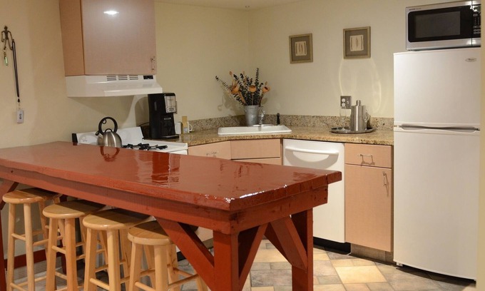 Capitol Hill Apartment | Cap Hill: Large Urban/Luxe Studio. Sleeps 1-4, Walk to Capital, Union Station