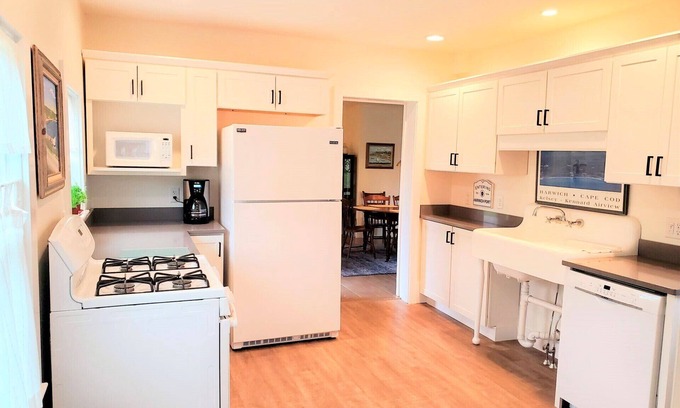 Harwich Port House | Close to Beach, Walk to Downtown Harwich Port, AC, WiFi