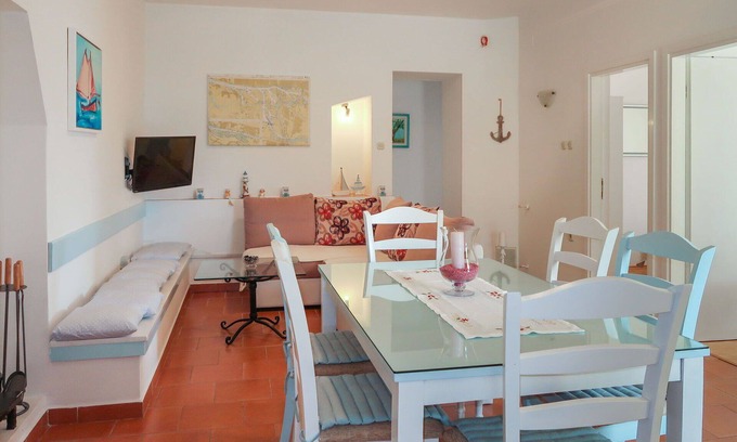 Crni Apartment | Cosy apartment for 4 guests with WIFI, A/C, TV, terrace and pets allowed