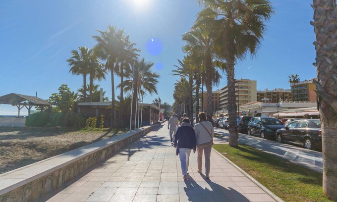 Torremolinos Apartment | Cubo's Apartamento Perla del Sol 3I/beachfront/free wifi