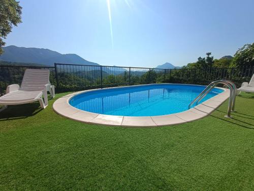 Slime Villa | Dalmatian Green Peak