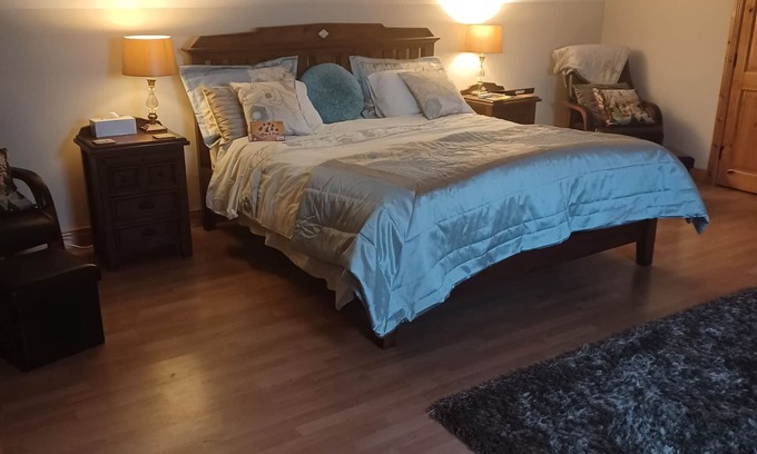County Galway Bed & Breakfast | Deluxe double bedroom in a picturesque location just 25 minutes from Galway City