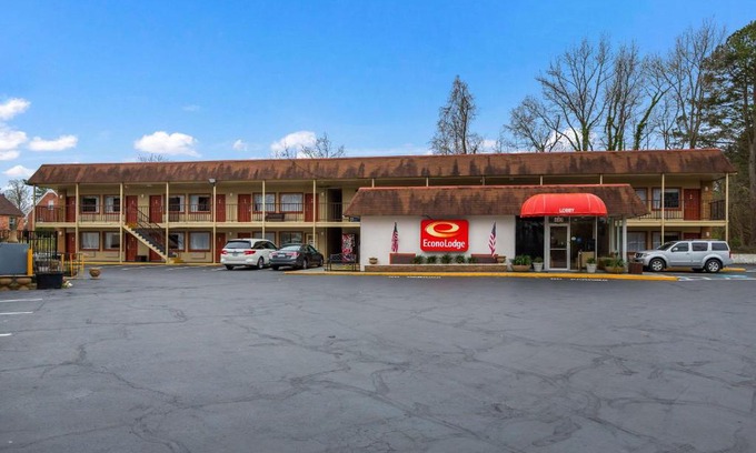 Williamsburg Cabin | Econo Lodge Williamsburg Historic Area