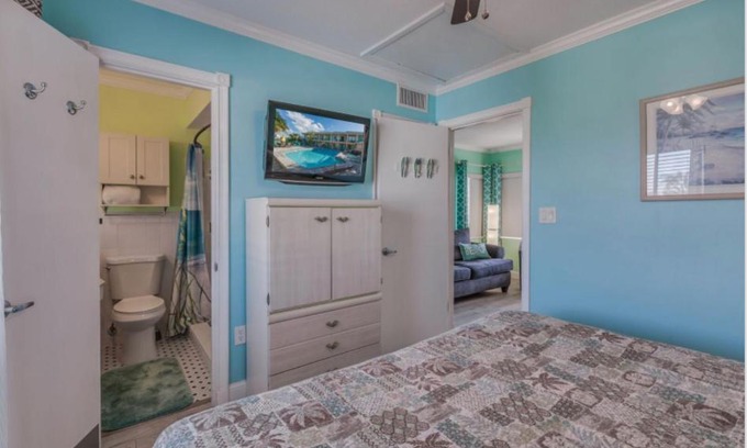Bay Esplanade House | Five Palms Suite 202 - Daily - Weekly - Monthly