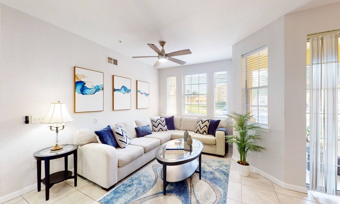 Loughman Condo | Ground floor condo with shared hot tub & pool, WiFi, lanai, W/D, & AC