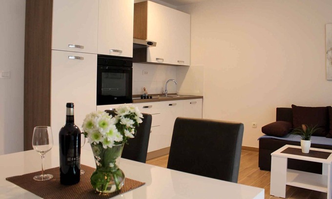 Gradac Apartment | Holiday apartment 100 m to the beach and with air conditioning