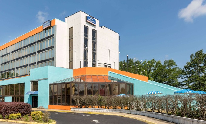 Lightfoot Hotel | Howard Johnson by Wyndham Williamsburg