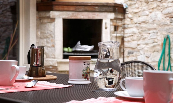 Novigrad Apartment | In the historic center just steps from the sea