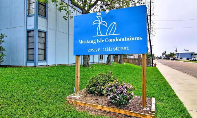 Port Aransas Apartment | Island Time