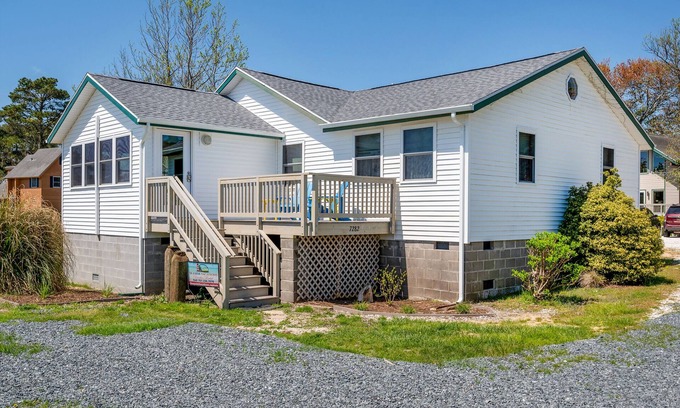 Chincoteague House | Les Bon Temps is a beautiful 3 Bedroom/2 Bath home on Chincoteague Island.