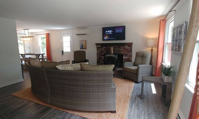 North Eastham House | Less than a mile to the beach