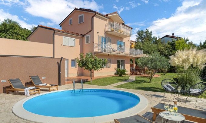 Jadranovo House | Lovely home in Jadranovo with WiFi
