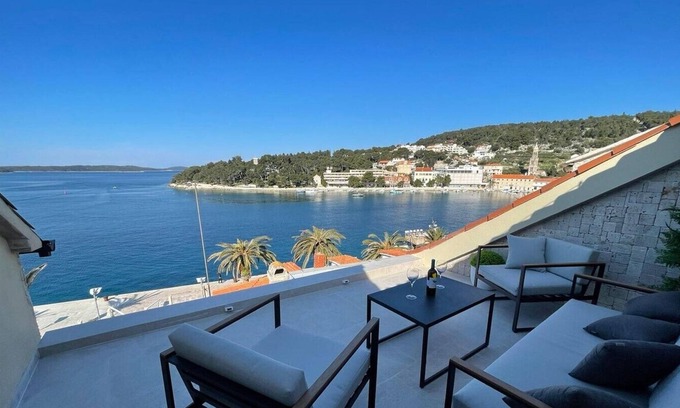 Hvar Old Town Apartment | Luxury Apartment Gariful Sky in center of Hvar