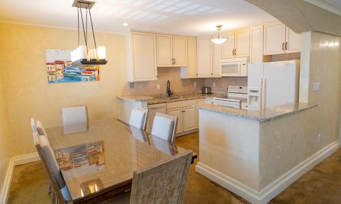 Northeast Virginia Beach Apartment | Plaza 2700 Luxury Beach Suites