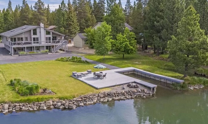 Three Rivers House | Riverfront Retreat | Deschutes