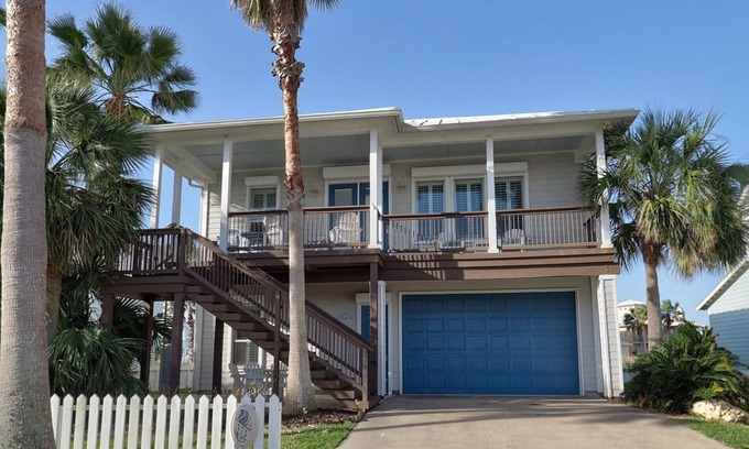 Port Aransas House | Sea Horse Inn, A Short Walk To The Beach, Sleeps 10, 4/3.