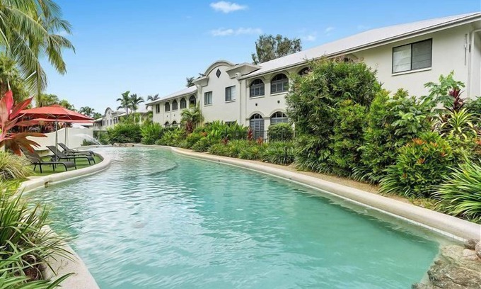 Palm Cove Apartment | Spacious 1 Bedroom Mango Resort Apartment Palm Cove