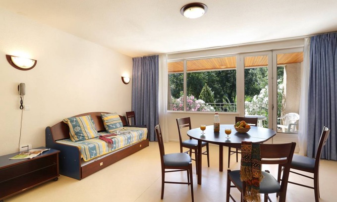 Vallon-Pont-d'Arc Apartment | Studio flat ∙ 1 bedroom ∙ 6 guests