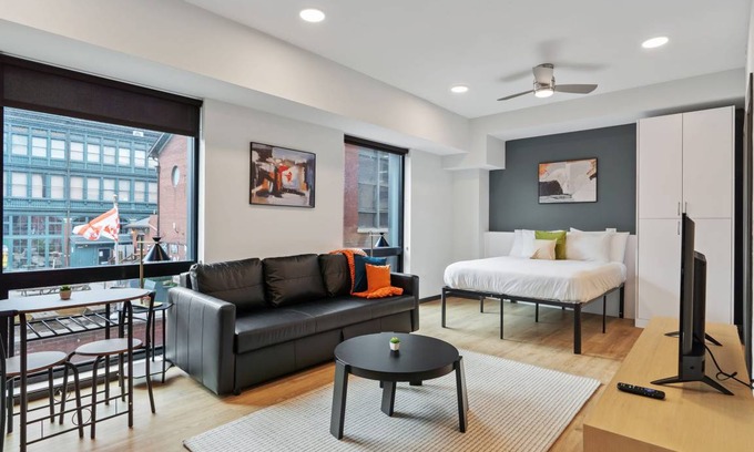 Lockerbie Square Apartment | Studio flat ∙ 4 guests