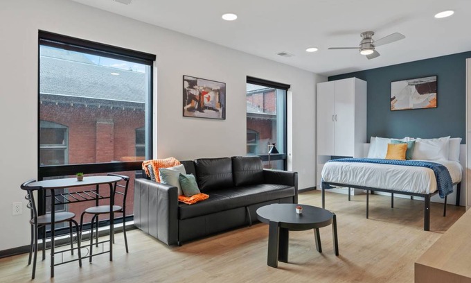 Lockerbie Square Apartment | Studio flat ∙ 4 guests