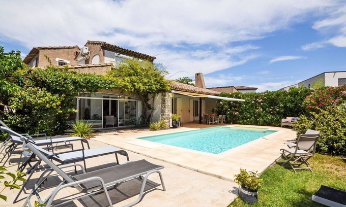 Morieres-les-Avignon Villa | Stunning private villa for 6 people with private pool, WIFI, A/C, TV and terrace