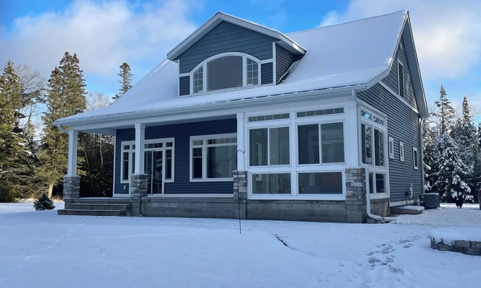 Gould City Cottage | The most Charming cottage in the U.P. with 4 bedrooms & WiFi, on Lake Milakokia