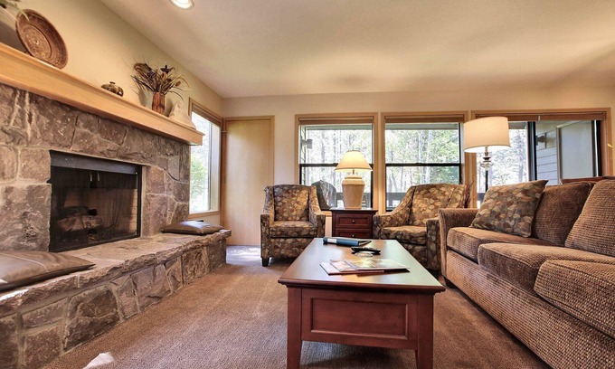 Sunriver Condo | The Ridge at Sunriver - Condo #45 - Access provided to onsite seasonal swimming pool & tennis facilities, year-round hot tub plus 4 bikes