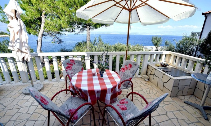 Rogac Apartment | Two bedroom apartment near beach Rogač, Šolta (A-16223-a)