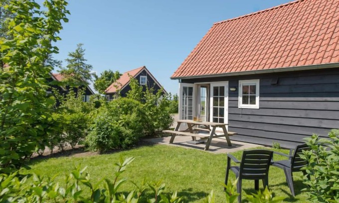 Wemeldinge House | Zeeuwse Cottage Wemeldinge by Interhome