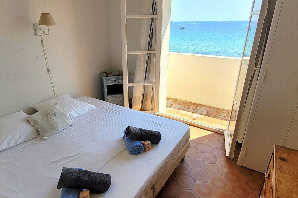 Port Grimaud Apartment | Luminous cozy cocoon with view of the gulf