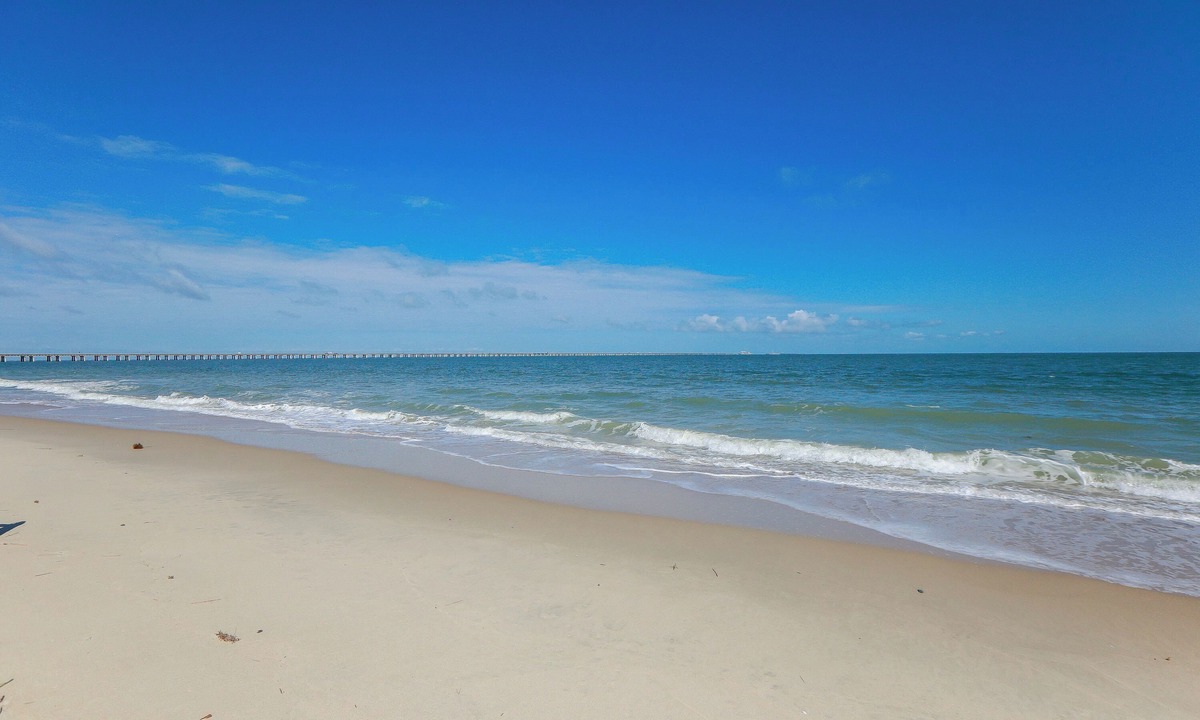 Chic's Beach Apartment | Sojourn's Sea Views with Balcony Sleeps 6