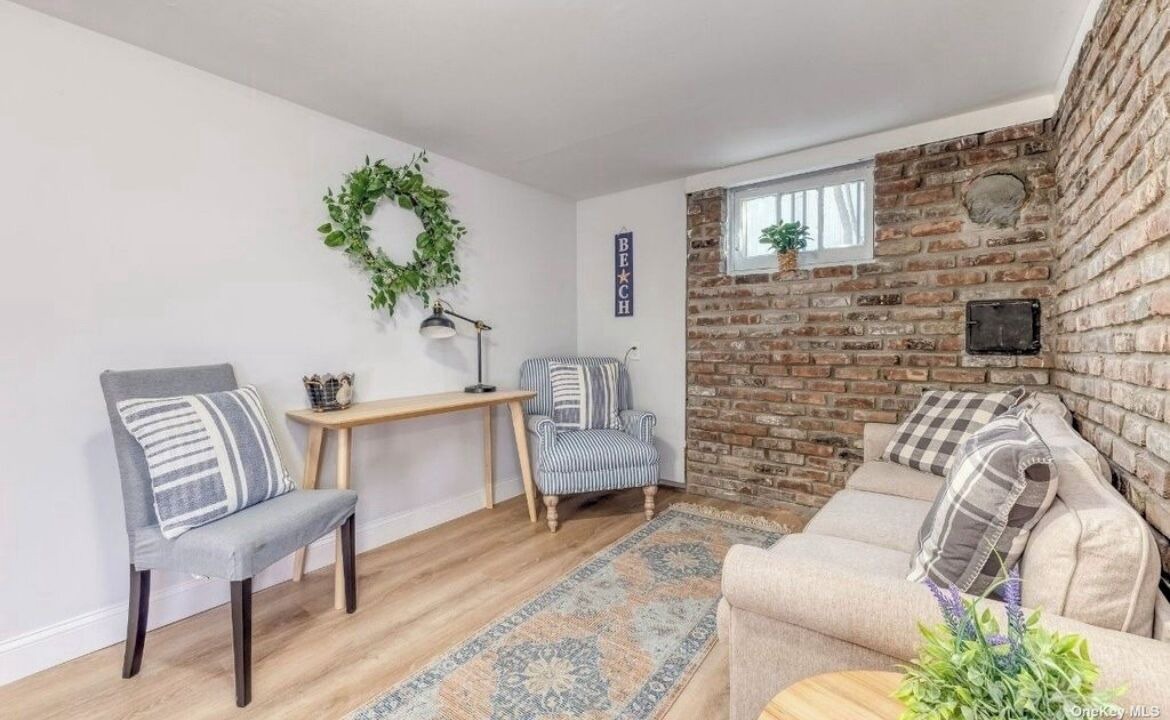 Sound Beach Apartment | Charming Hilltop one bedroom apartment in Sound Beach