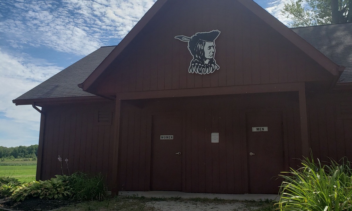 Columbia City RV Rental | Tranquil campground with WiFi in Columbia City