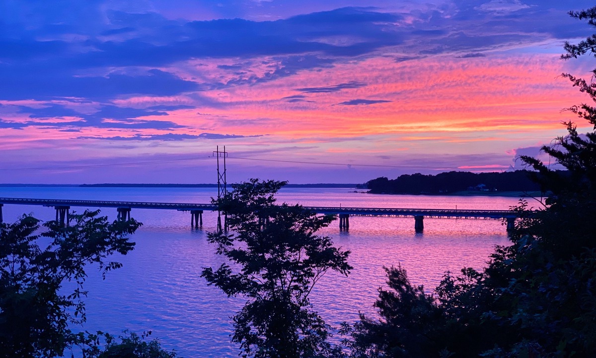 White Stone House | Best View on the Northern Neck, Tons of Privacy and a Sandy Beach!
