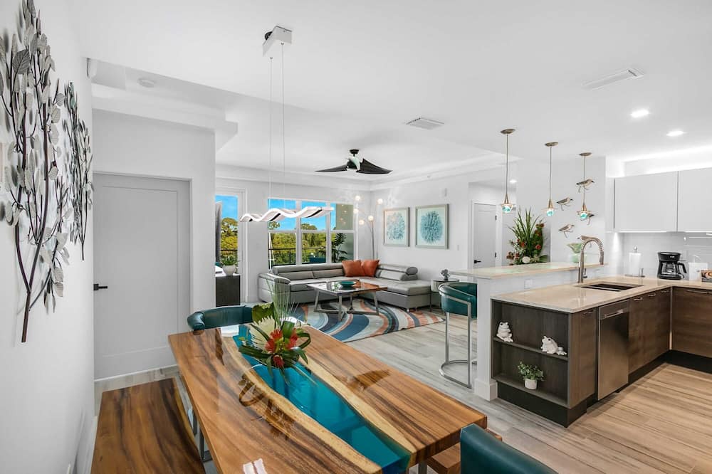 Merritt Island Condo | Waterfront Captains Stateroom