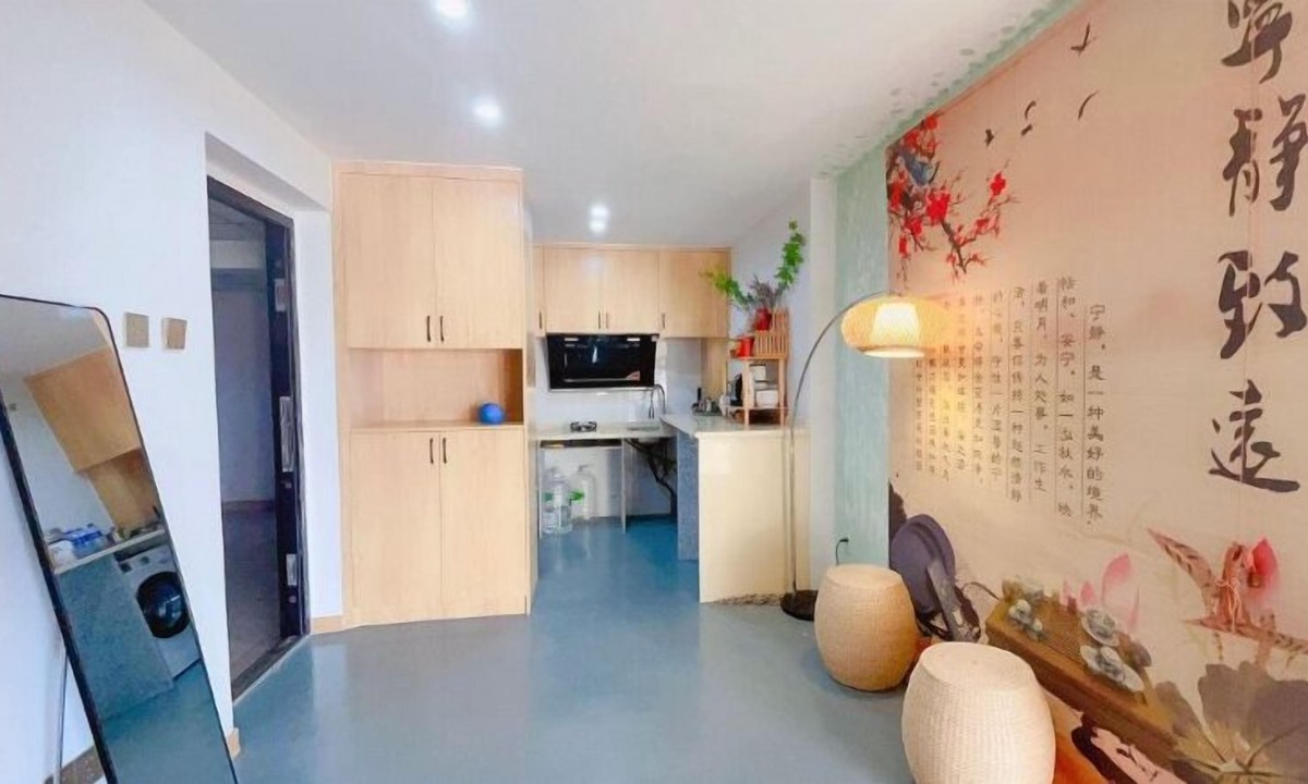 Siming House | Central Convenient Modern Spacious Bright New Remodeled Commercial / Residency