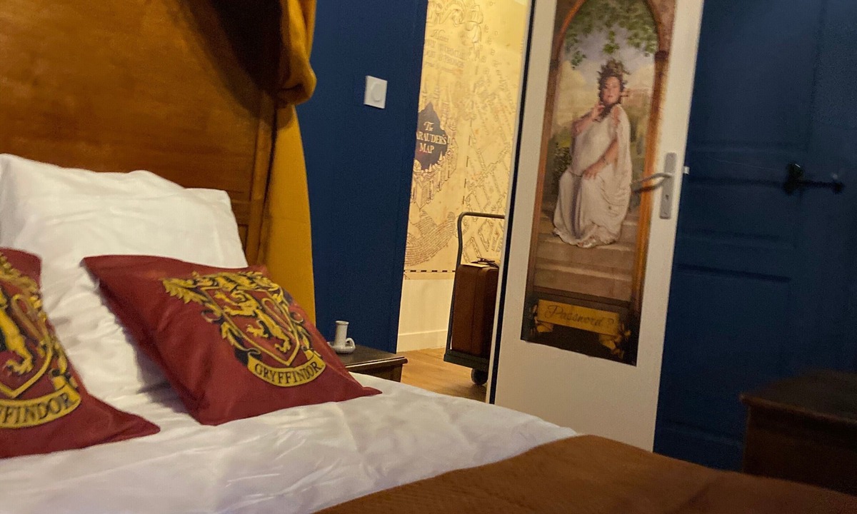 Republique Apartment | Apartment 'Le Refuge Des Mans-raudeurs' with Wi-Fi