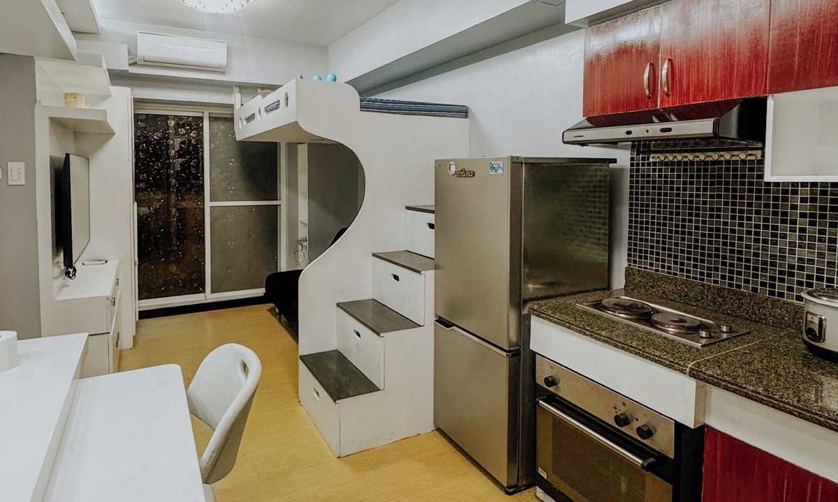 Ermita Condo | Family Room in MNL near Ocean Park, Intramuros, Luneta, US Embassy