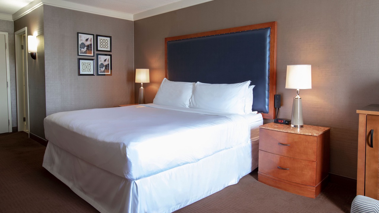 Photo of Bedroom in Downtown Niagara Falls