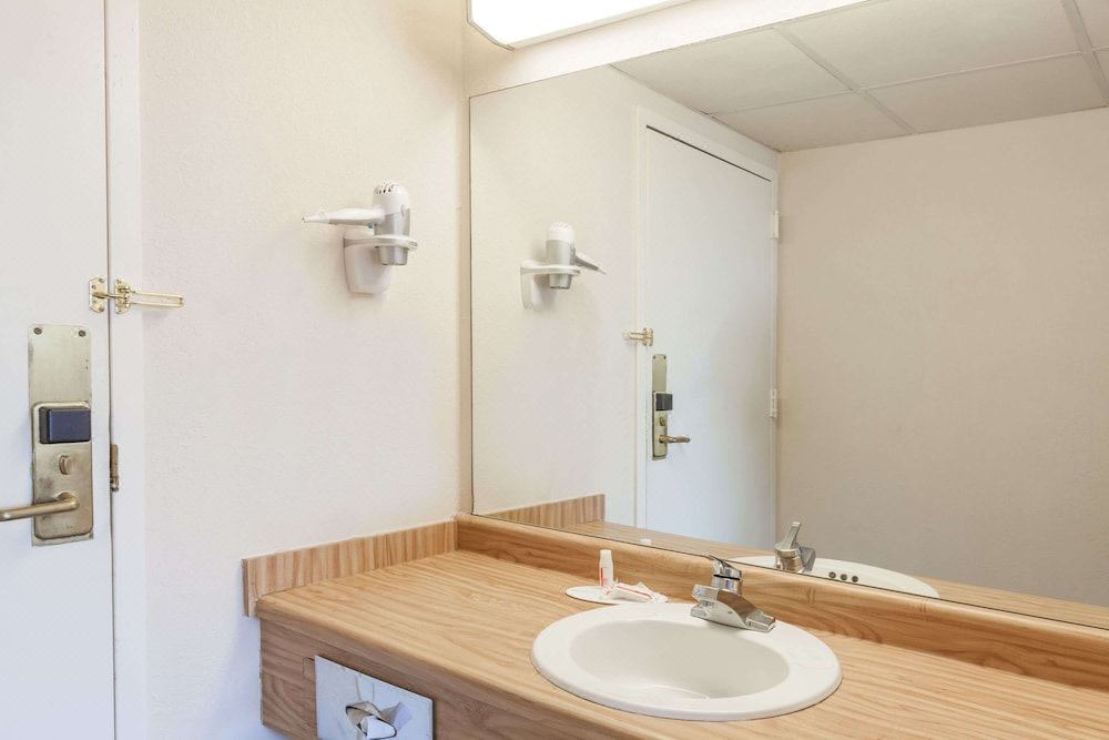 Photo of Bathroom in Syracuse